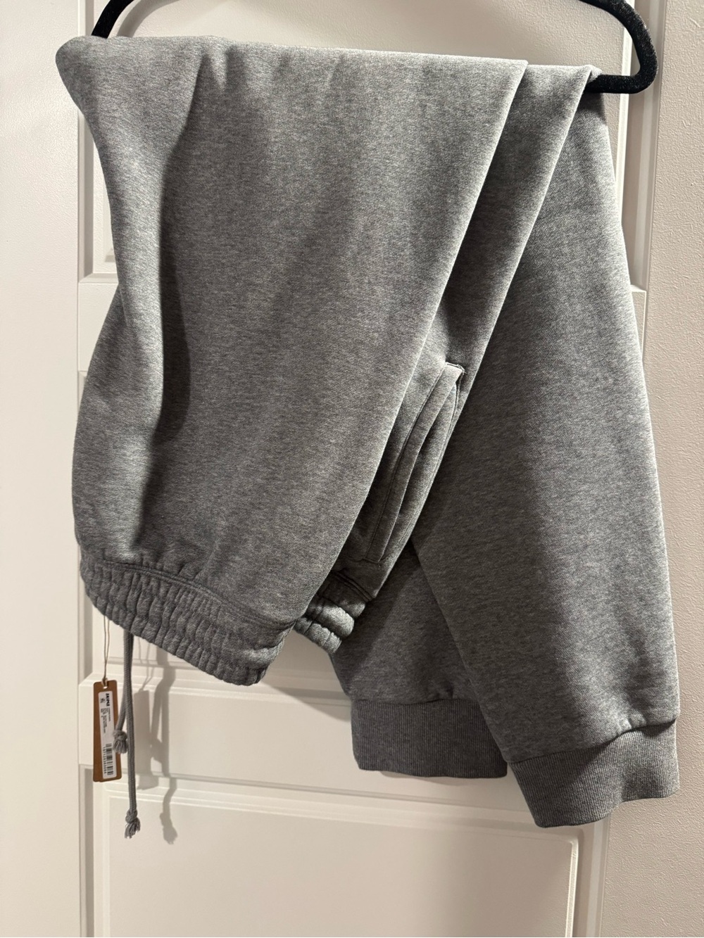 SKIMS Men’s Heather Gray Jogger Sweatpants